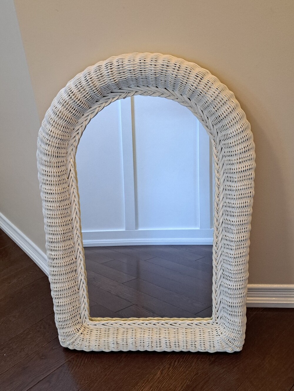 Vintage White Wicker Arched Wall Mirror Boho Coastal Cottagecore  20 x 30